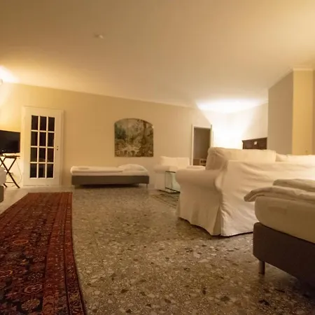 Villa Tolstov-hotels Large City In Meerbusch