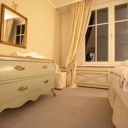 Tolstov-hotels Large City In Villa *