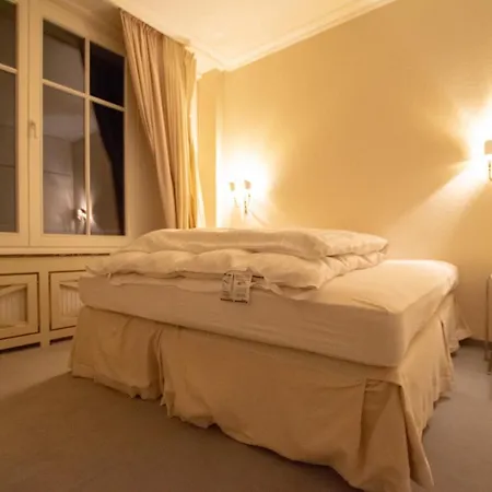 Tolstov-hotels Large City In Villa Meerbusch